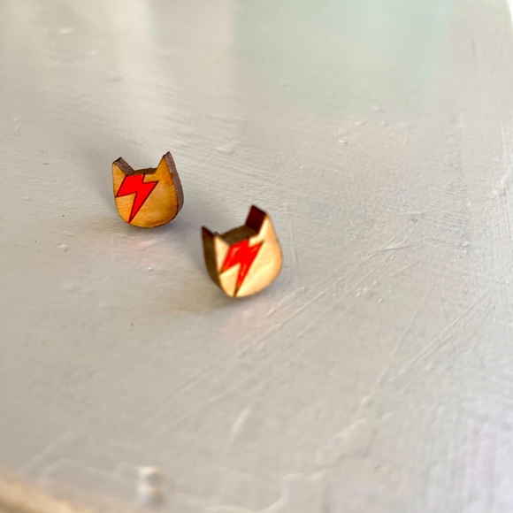 Bowie Cat Earrings 🐱 ⚡️ - Picture 3 of 3